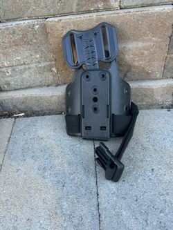 Safariland Drop Flex Adapter With Holster