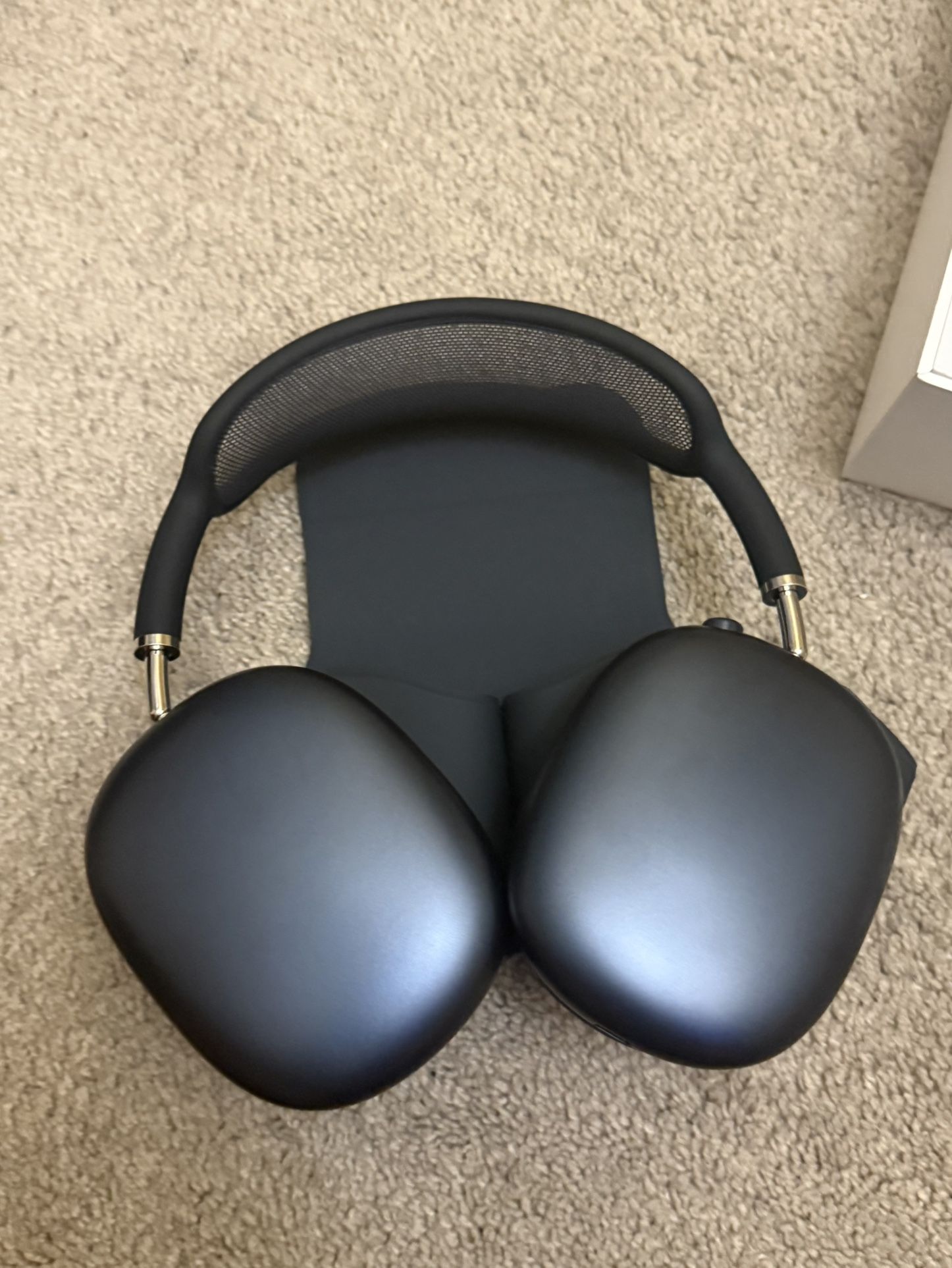 AirPods Max. for Sale in Maricopa, AZ - OfferUp