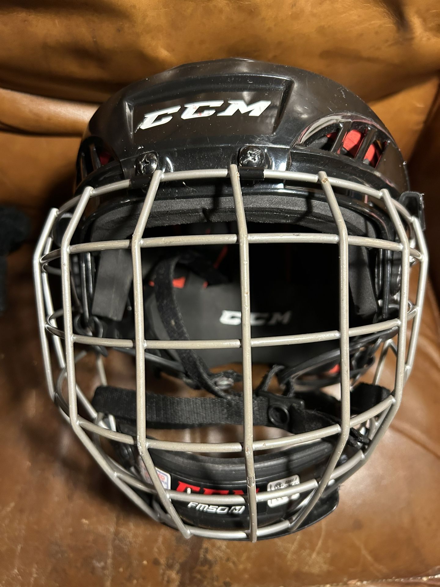 BAUER KIDS HOCKEY HELMET. SMALL