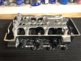Triump cylinder 675 cylinder head