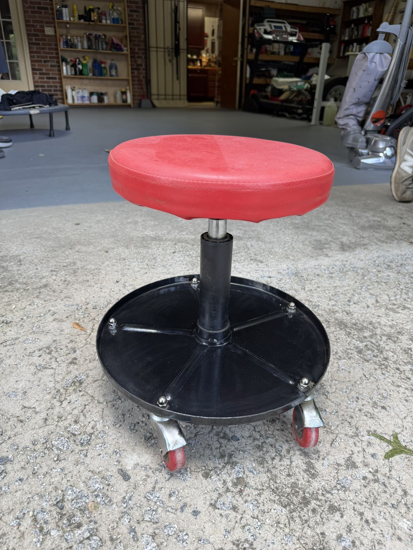 Rolling Shop Stool with Tool Tray – Heavy-Duty & Comfy!