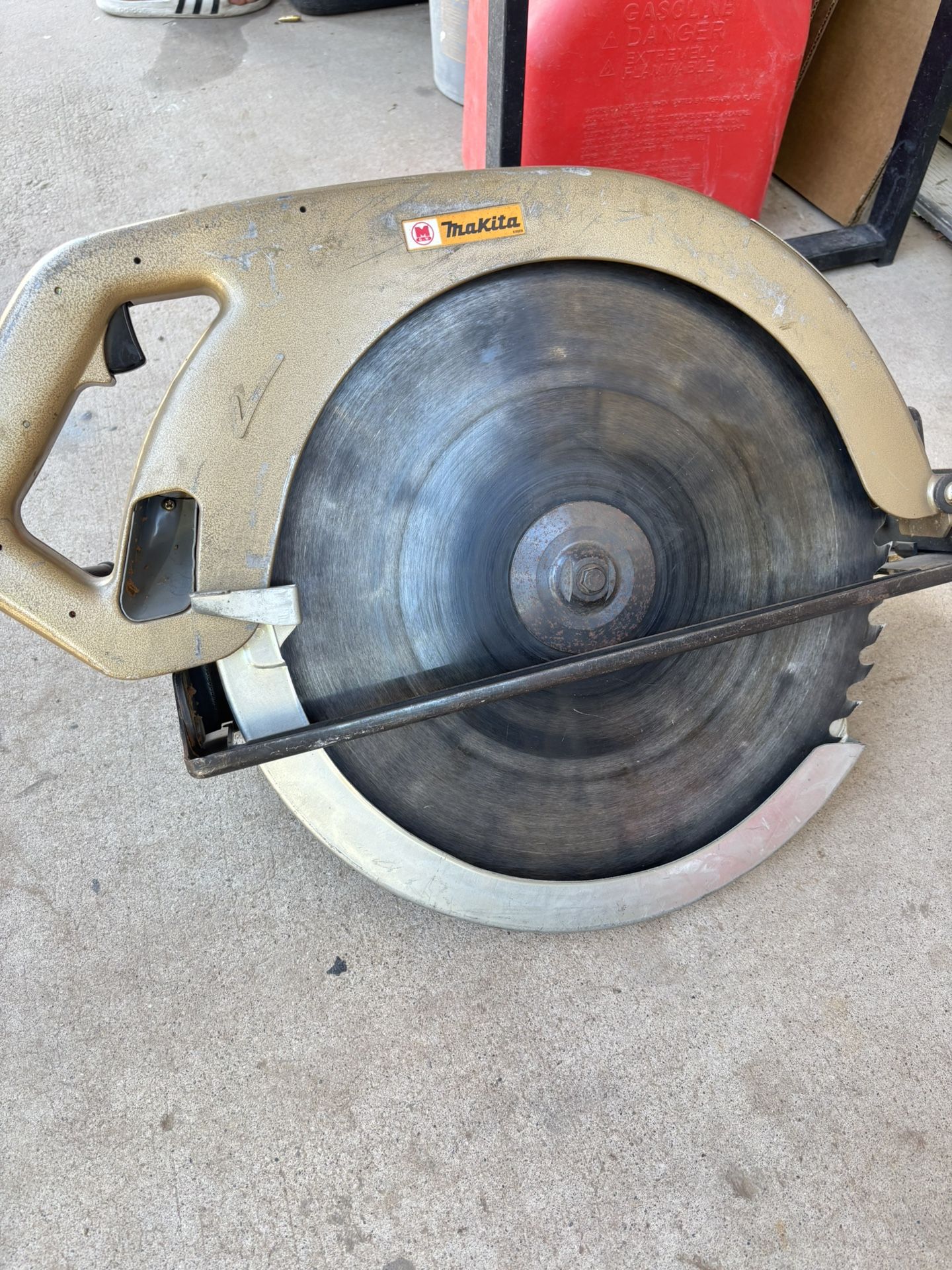 Makita 16inch Circular Saw