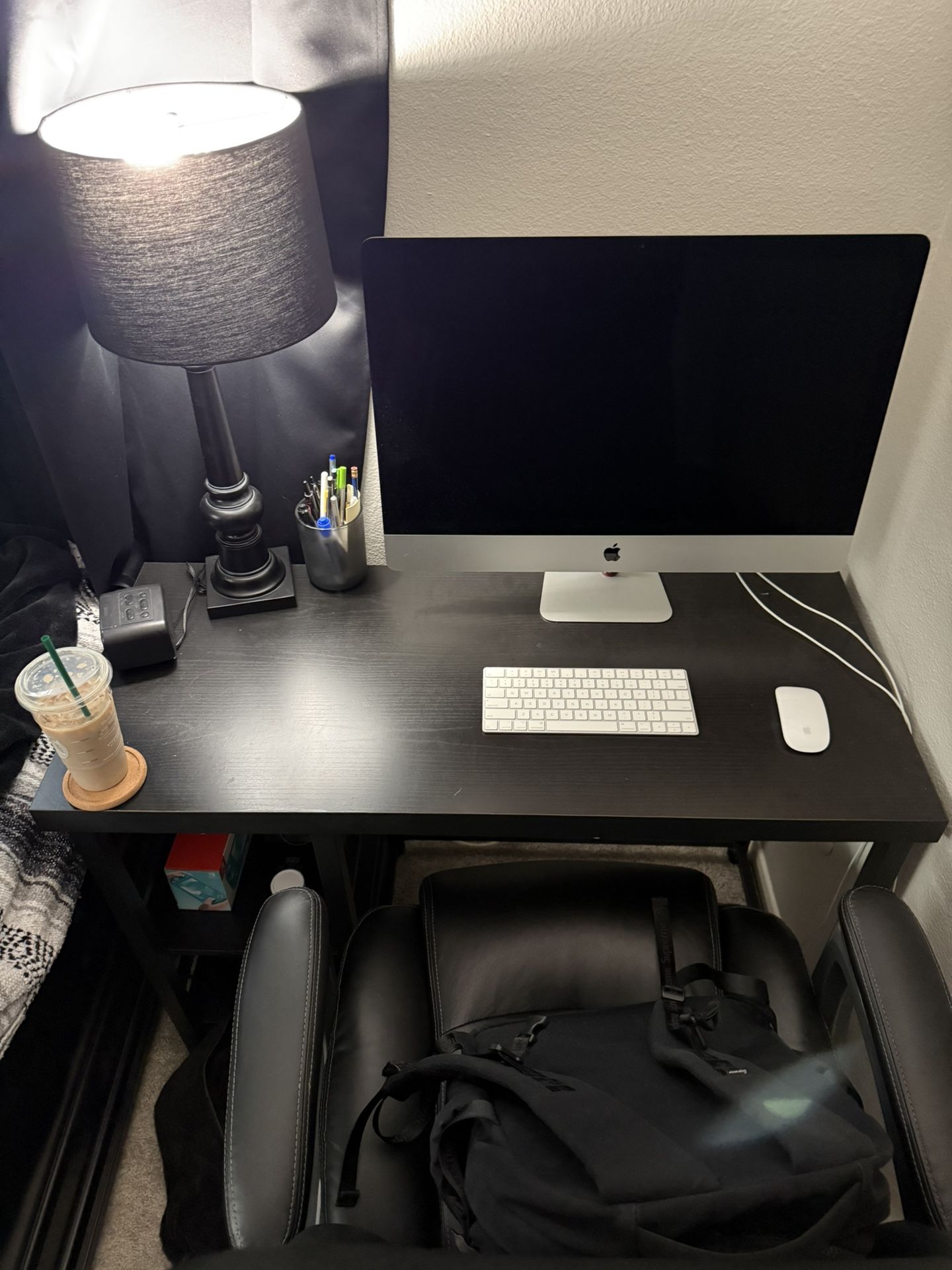 Black Desk