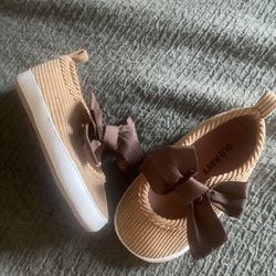 Baby girl old navy shoes size 12-18 months  