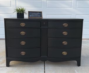 Beautiful Black 8-Drawer Solid Wood Dresser