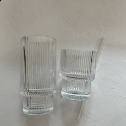Set Of 4 Stackable Tumblers With Glass Straw