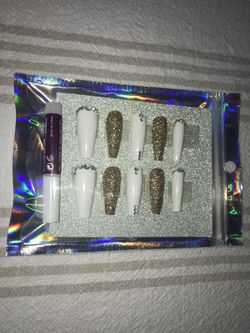 Custom press on nails