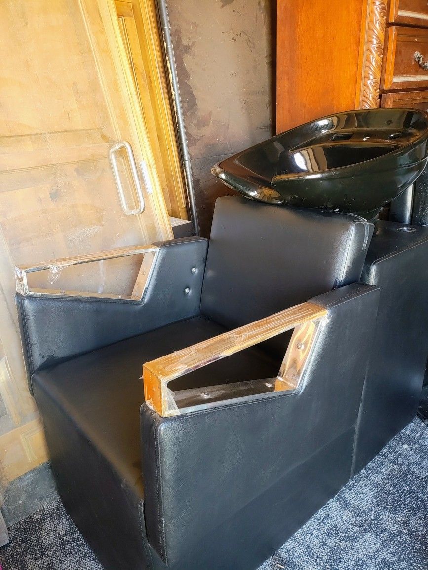 Recliner Chair with Zinc Included