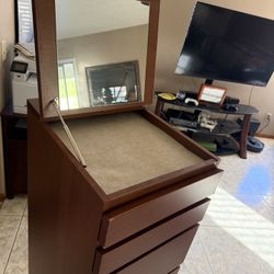 Drawers With Mirror 