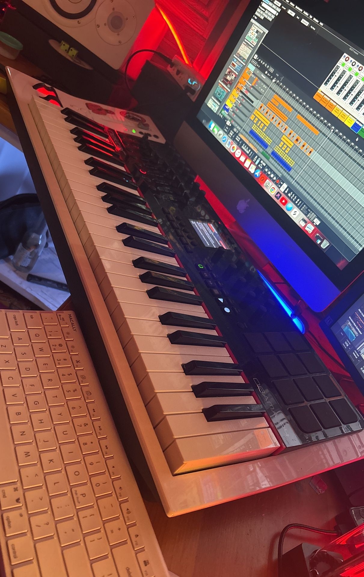 Nektar Panorama P4 MIDI controller