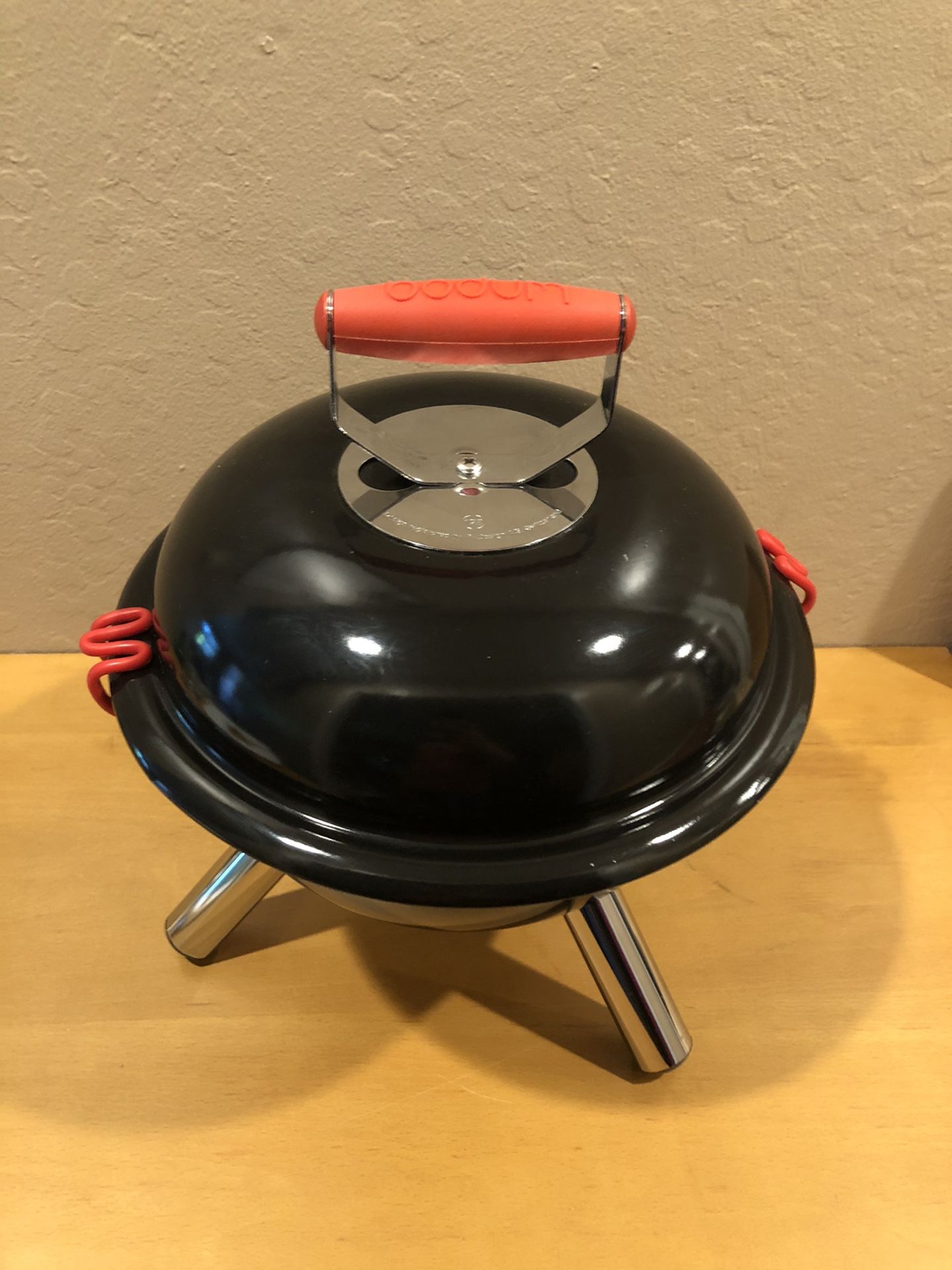 Bodum Fyrkat Mini Charcoal Outdoor Grill Swiss