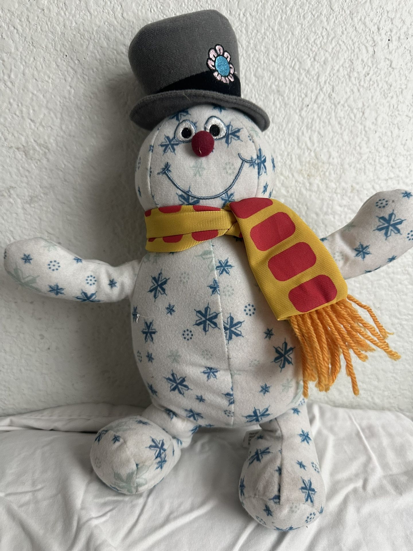 Frosty The Snowman Plushie 14 H https://offerup.com/redirect/?o=NjcudGg= Ave And Peoria