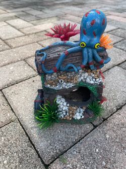 Octopus On Treasure Chest Aquarium Ornament Landscaping Decoration!