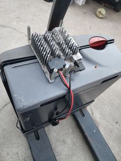 Crown pallet jack