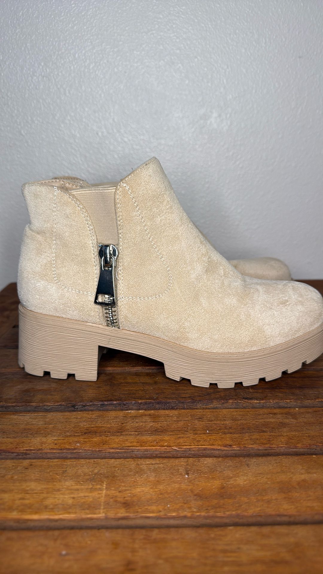 Slip On Lug Bootie Size 7.5