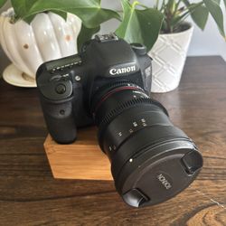 CANON EOS 7D DSLR  Camera With Rokinon 35 Mm Lens