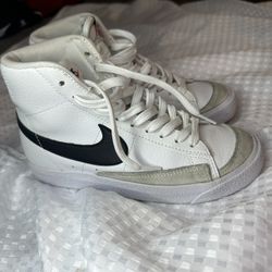 Nike blazers Size 3.5