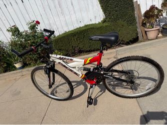 Mountain bike in excellent condition   Arrow pacific   Good brakes  good tires  gears
