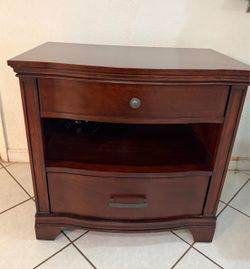 Universal Furniture Cherry Finish Nightstand / End table with Drawer & Open Shelf