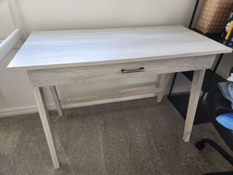 Nice clean simple desk with drawer