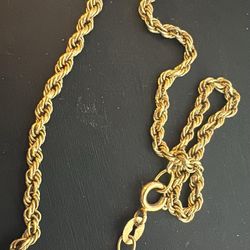 18k gold bracelet. It’s broken!!!