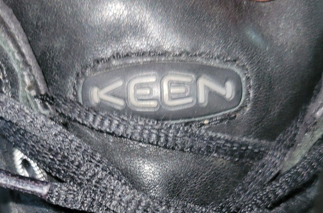 Men's KEEN Size 9.5 Hiking Shoes Black Leather Good Condition Price Is Firm Cash Only