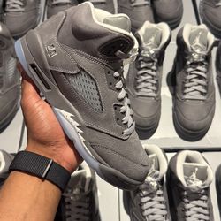 JORDAN 5s WOLF GREY ALL SIZES 4.5Y,5Y,5.5Y,6.5Y,7Y,8.5M,11M,11.5M,13M,14M