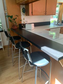 3 black bar stools