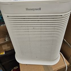 Honeywell HPA304 Hepa Air Purifier Extra Large Room 465 sq.ft White Used