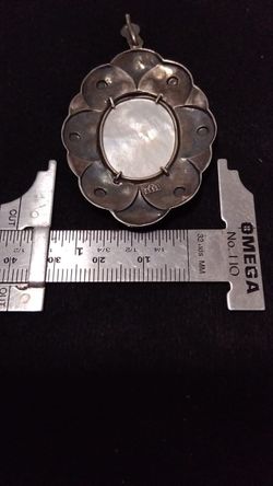 Silver sterling Flower Pendant with Mother of Pearl