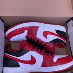 Jordan 1 Low Bulls Size 9.5