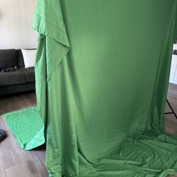 GREEN SCREEN WITH STANDS 