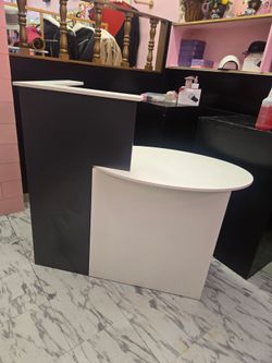 Reception desk