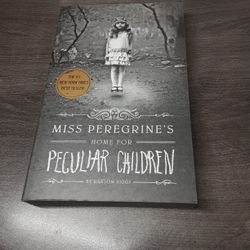 Novel ( Miss Peregrine's Home For Peculiar Children By Ransom Riggs)