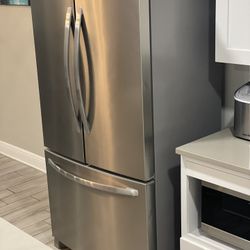 Frigidaire refrigerator/Fridge