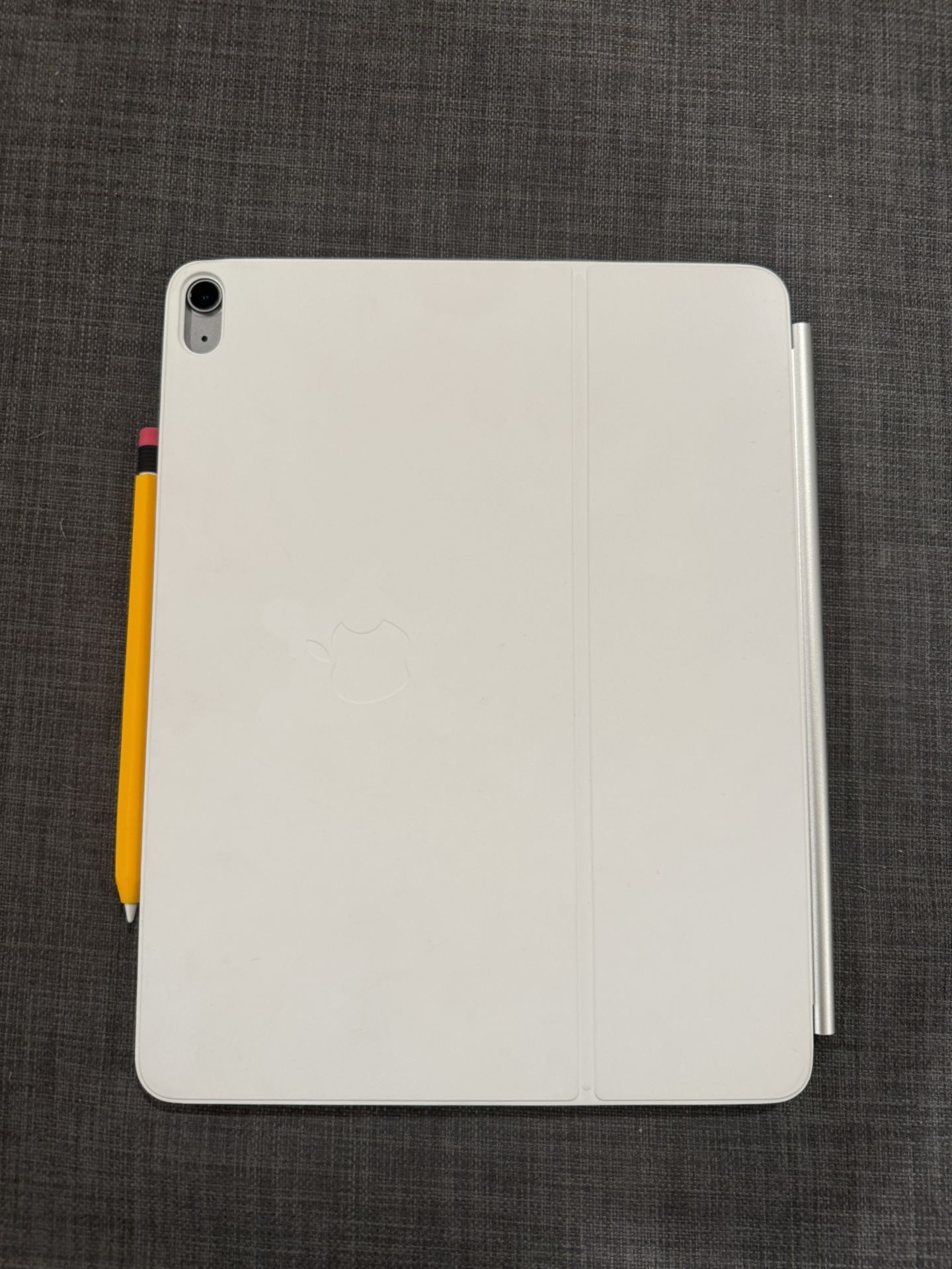 iPad Air 13inch M3 + Magic Keyboard & Pencil (Barely Used)