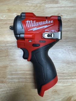 Milwaukee M12 (2562-20) 3/8” Stubby Impact Wrench