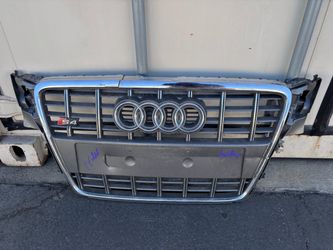 Audi S4 grille