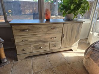 Cabinet/Dresser