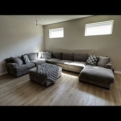 Sectional w/ ottoman and a fireplace