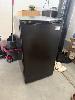 MINI FRIDGE