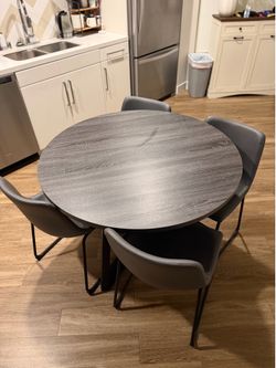 $90 5 piece perfect round dining table