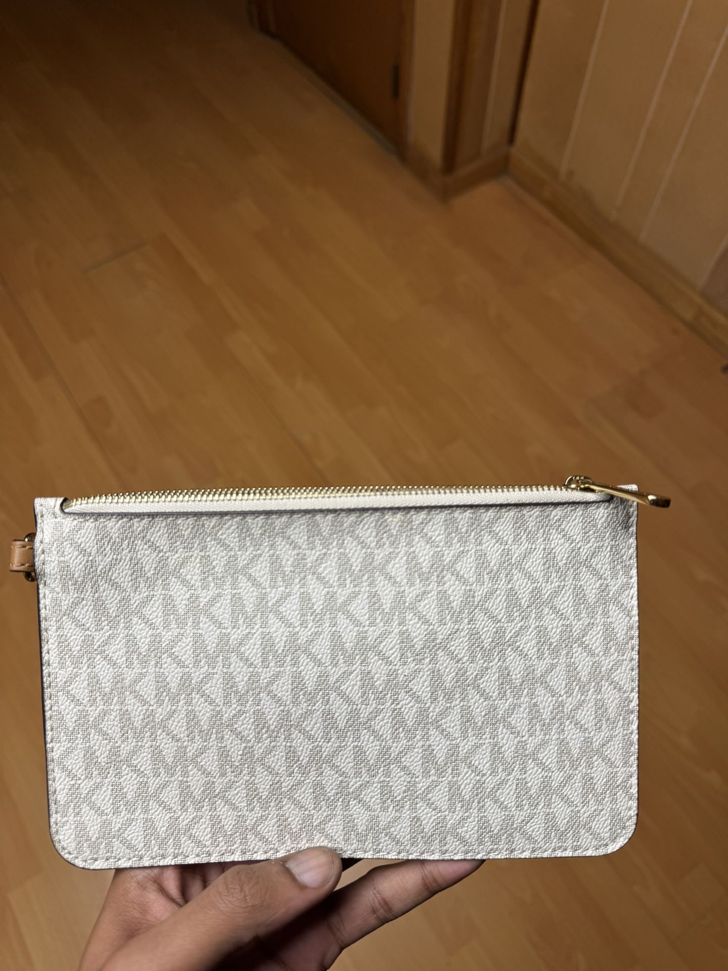 MICHAEL KORS JET SET SMALL SIGNATURE LOGO CONVERTIBLE POUCH 