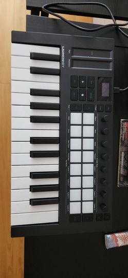 Launchkey Mini 25 MK4 Midi