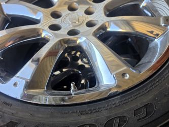Cadillac Chrome Alloy Wheel with Tire