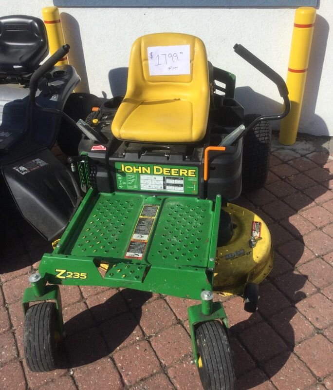 John Deere Z235 Zero Turn Mower