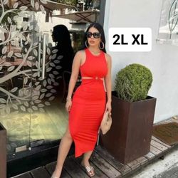 New Women's Dress Available In Size Large And XL 