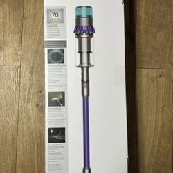 Dyson Gen5Detect cordless vacuum with 7 accessories floor model