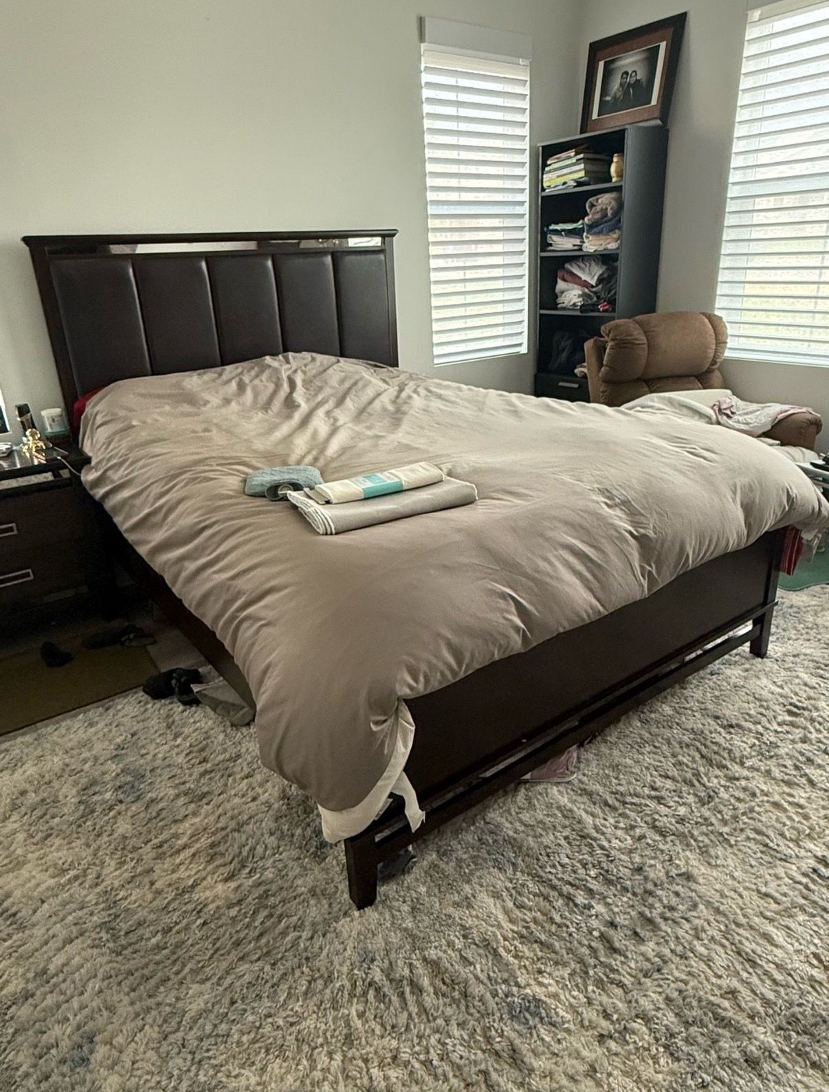 Free queen bed with mattress
