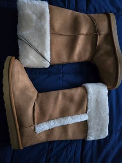 Women's Warm Boots Size 9 New